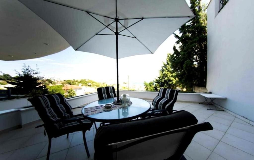 Chronis Sea view apartment! room 1